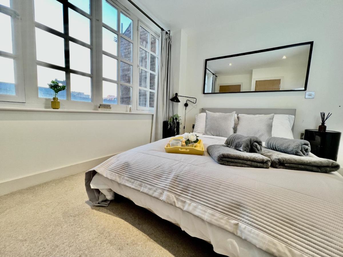 Centre Luxury Apartment *